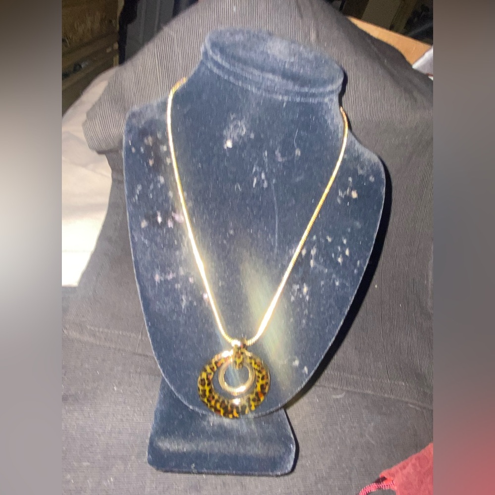 Leopard pendant necklace